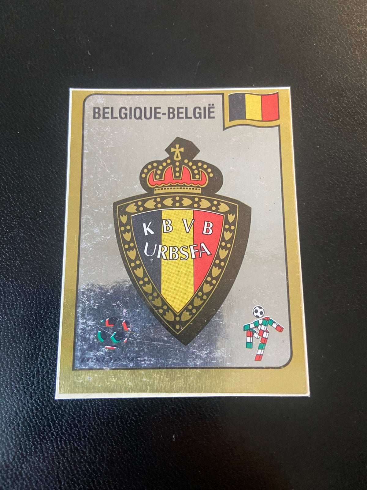 Panini WK 90 Belgie Recovery Embleem, Verzamelen, Ophalen of Verzenden, Gebruikt, Buitenlandse clubs, Poster, Plaatje of Sticker
