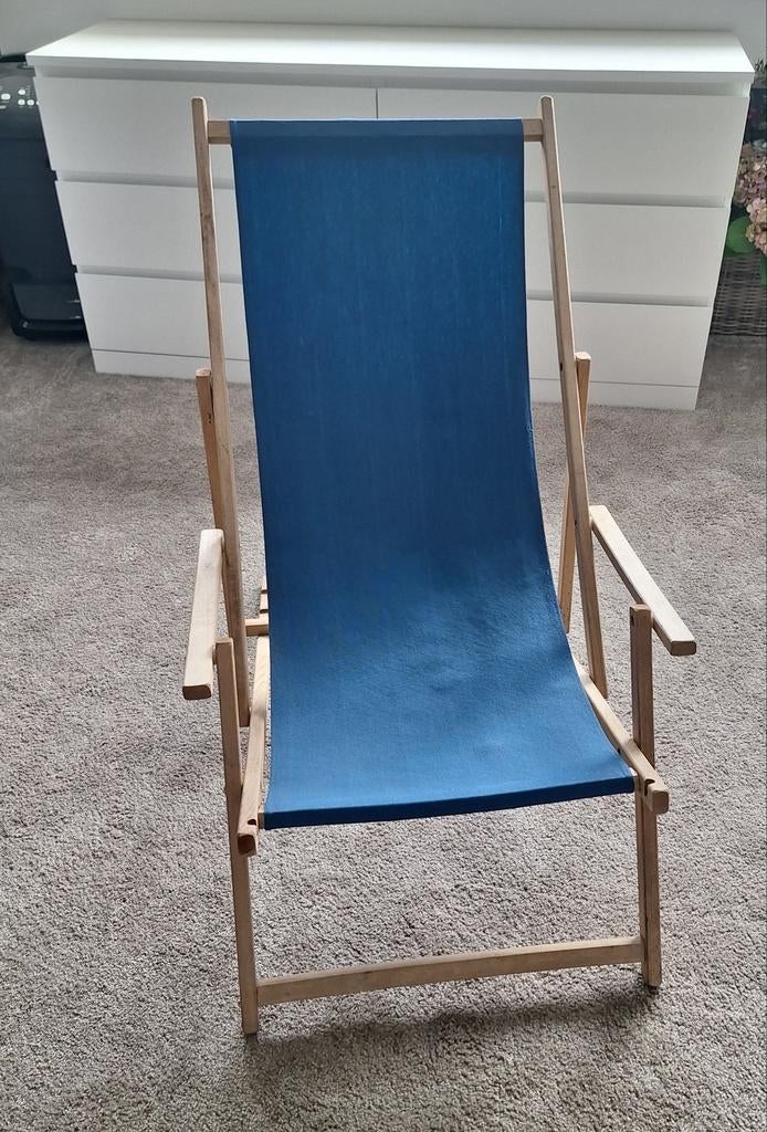 Blauwe strandstoel met houten frame, Ophalen of Verzenden, Gebruikt, Inklapbaar