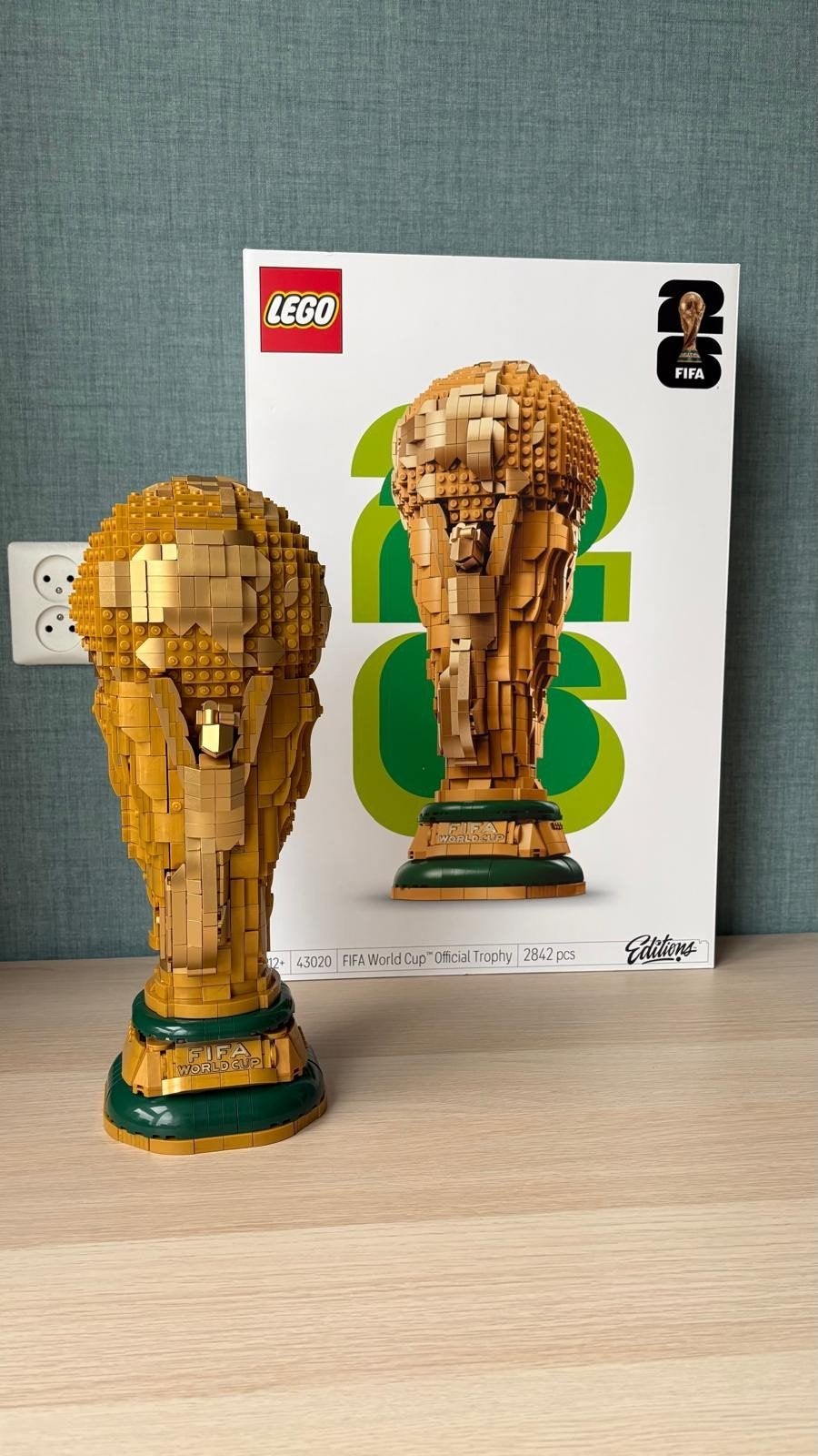 LEGO 43020 – FIFA Wereldbeker Logo (compleet gebouwd), Ophalen of Verzenden, Zo goed als nieuw