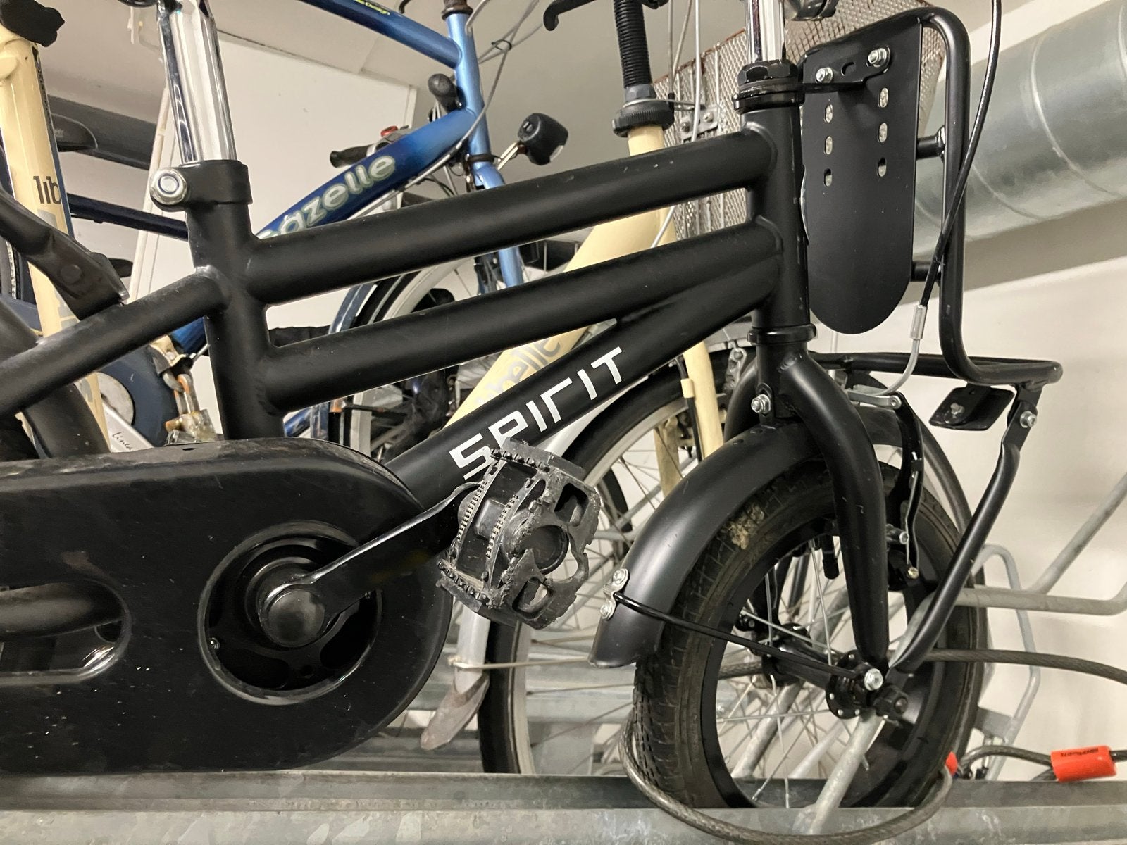 Foto 4 van Spirit kinderfiets - Zwart, robuust en klaar voor avontuur