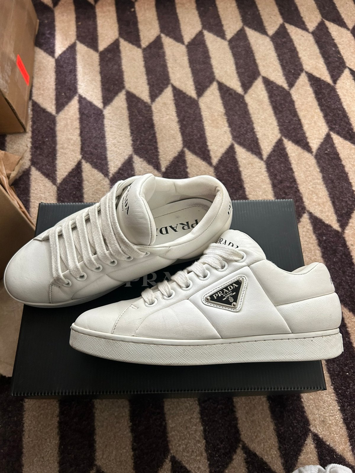 Schoenen Prada, Ophalen of Verzenden, Zo goed als nieuw, Zwart, Sneakers of Gympen