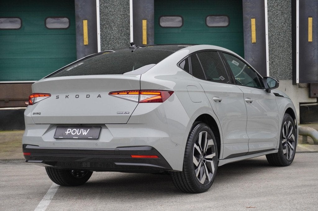 Skoda Enyaq Coupé 286pk 85 Sportline | Trekhaak Wegklapbaar, Auto's, Skoda, Automaat, 12 maanden, 82 kWh, Automatische klimaatregeling