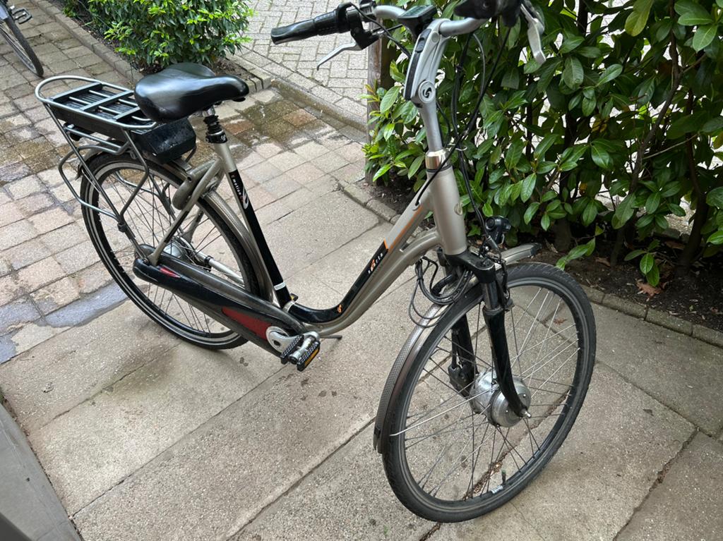 Elektrische dames fiets, Fietsen en Brommers, Elektrische fietsen, Ophalen of Verzenden, Zo goed als nieuw, Overige merken