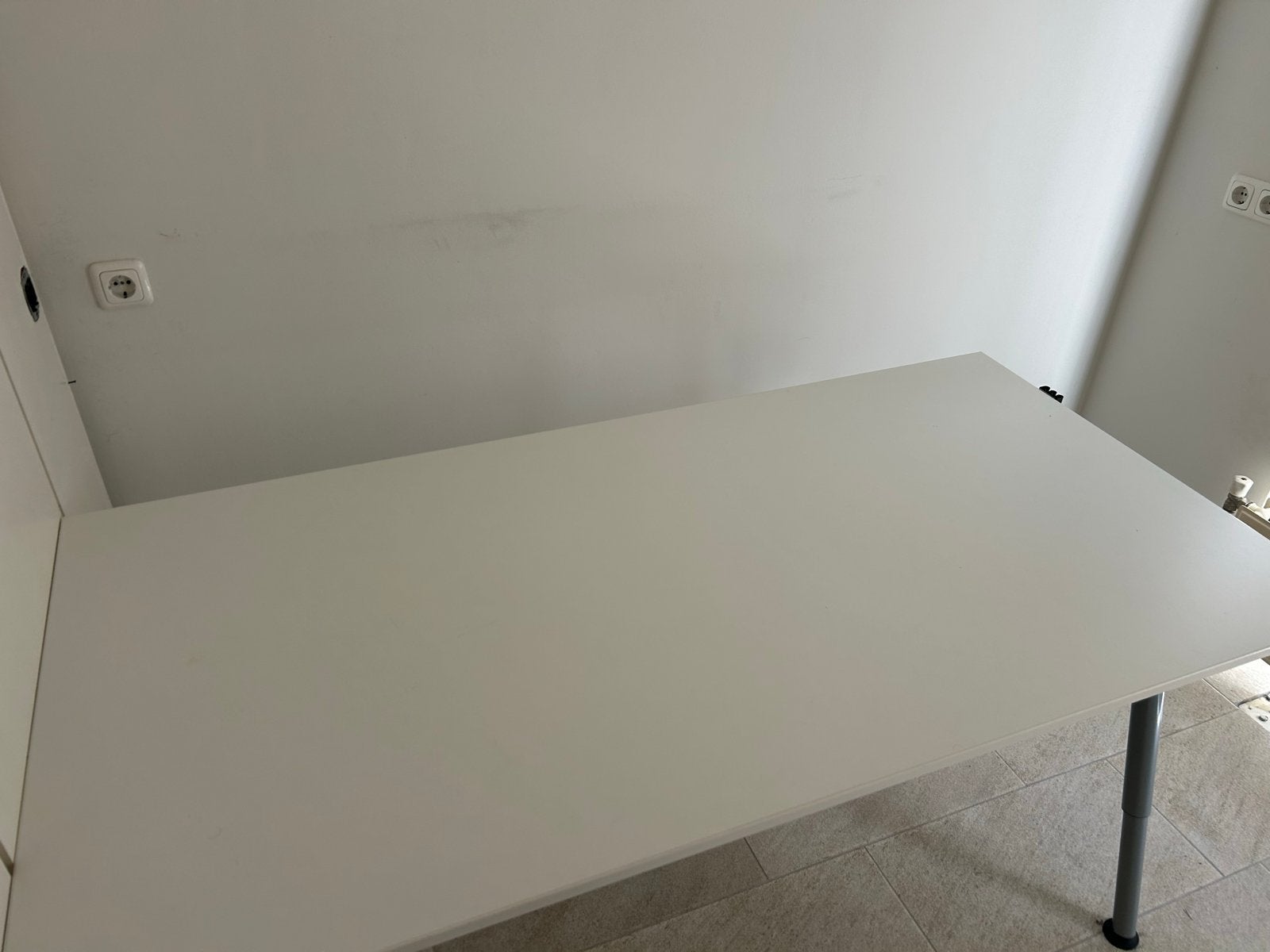 IKEA Galant Bureau - Wit, Verstelbaar Onderstel, Ophalen, Gebruikt, Spaanplaat of MDF, In hoogte verstelbaar