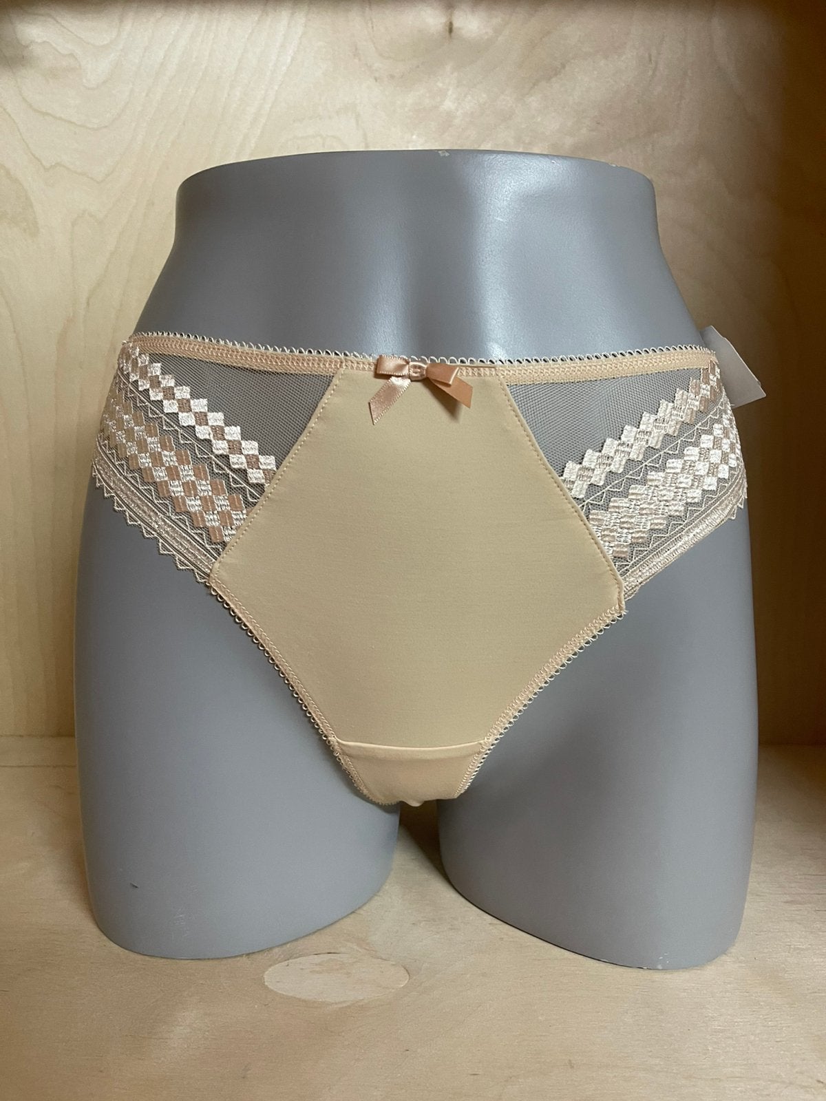 Fantasie string maat s model rebecca, Verzenden, Beige, String