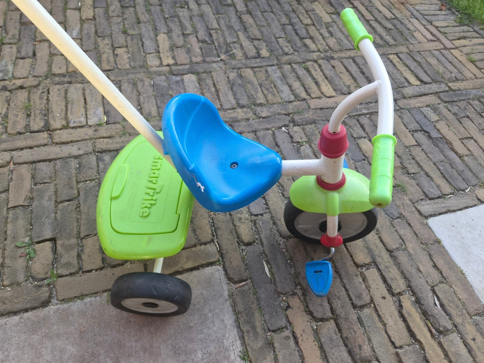 Drie wieler fietsje met duw stang, Ophalen