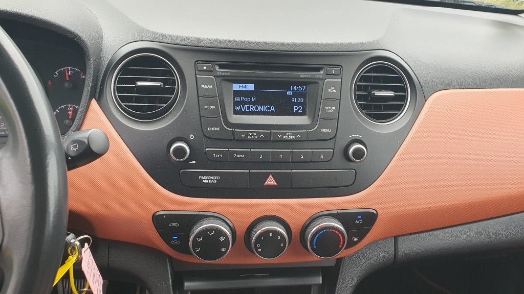 Foto 9 van Hyundai i10 1.0 5 DRS AUT 2014 Rood