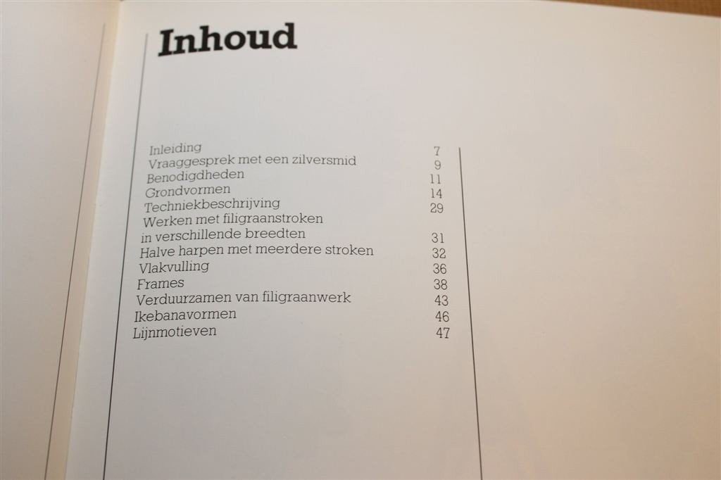 Filigraan Papierkunst — Quilling Modellen Traditie & Modern, Boeken, Ophalen of Verzenden, Gelezen, Overige onderwerpen