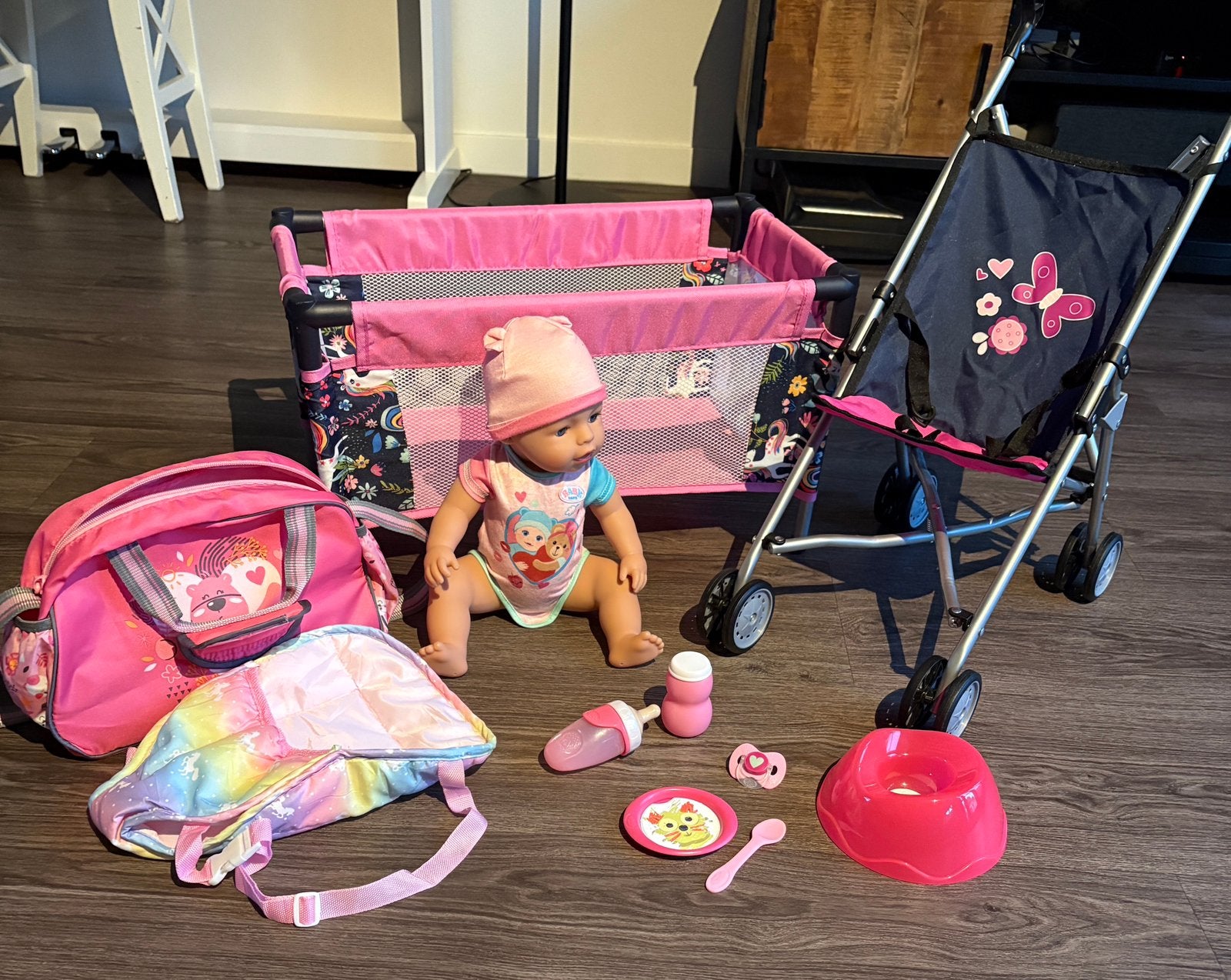 Baby Born Emma (43cm) + toebehoren, Kinderen en Baby's, Speelgoed | Poppen, Ophalen, Zo goed als nieuw, Babypop