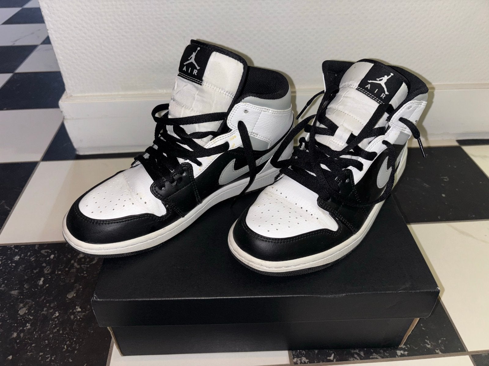 Nike air Jordan 1 mid 42, Overige kleuren, Ophalen of Verzenden, Sneakers of Gympen, Zo goed als nieuw