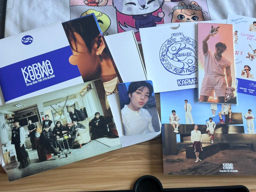 Stray Kids SIGNED karma album compleet, Ophalen of Verzenden, Zo goed als nieuw, Foto of Kaart, Gesigneerd