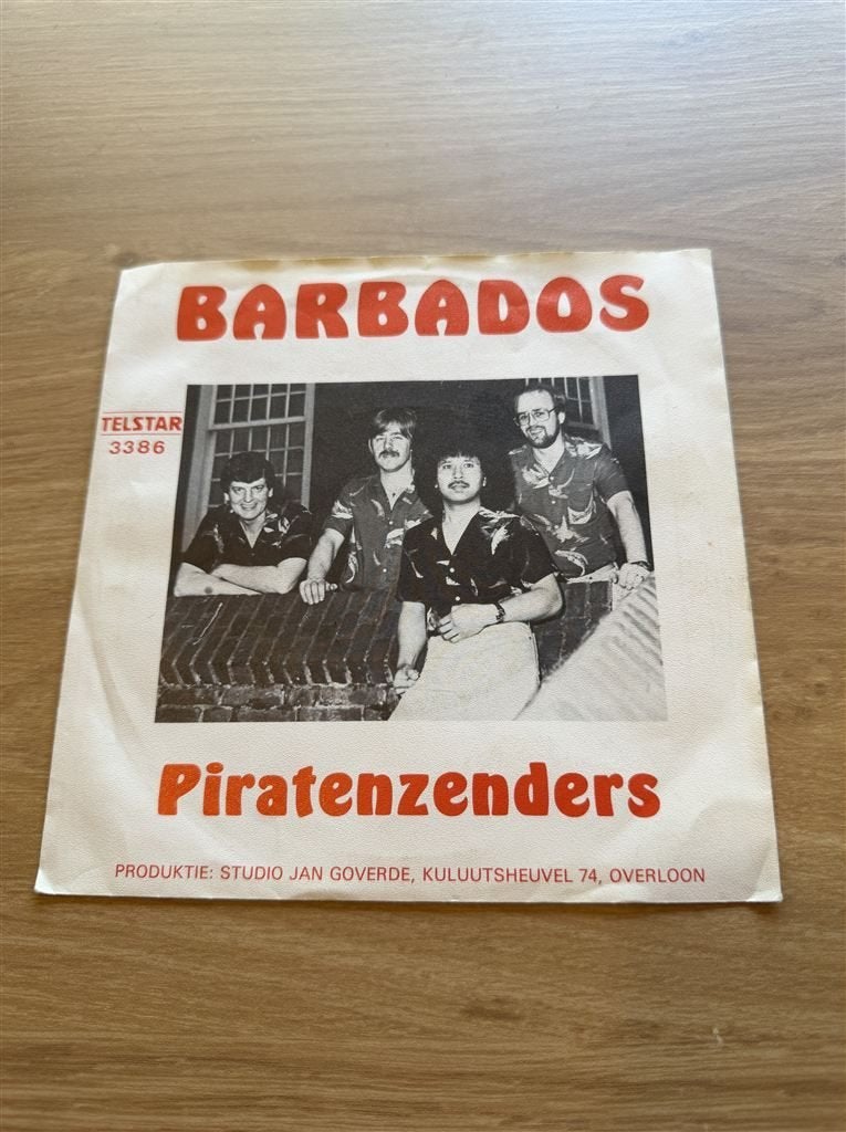 Barbados - \'n Bosje rode rozen, Ophalen of Verzenden, Zo goed als nieuw, Nederlandstalig