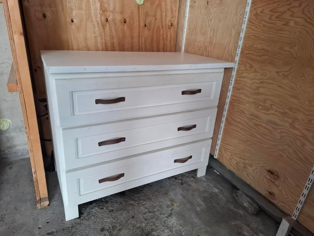 Houten commode met 3 lades en leren handgrepen.MOET SNEL WEG, Gebruikt, 50 tot 70 cm, Ophalen of Verzenden, 100 cm of meer