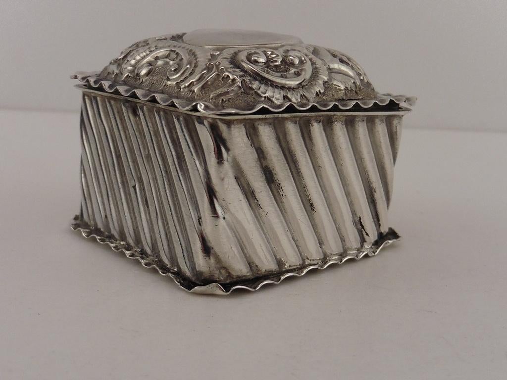 Zilveren pillendoosje                                   Z154, Ophalen of Verzenden, Zilver