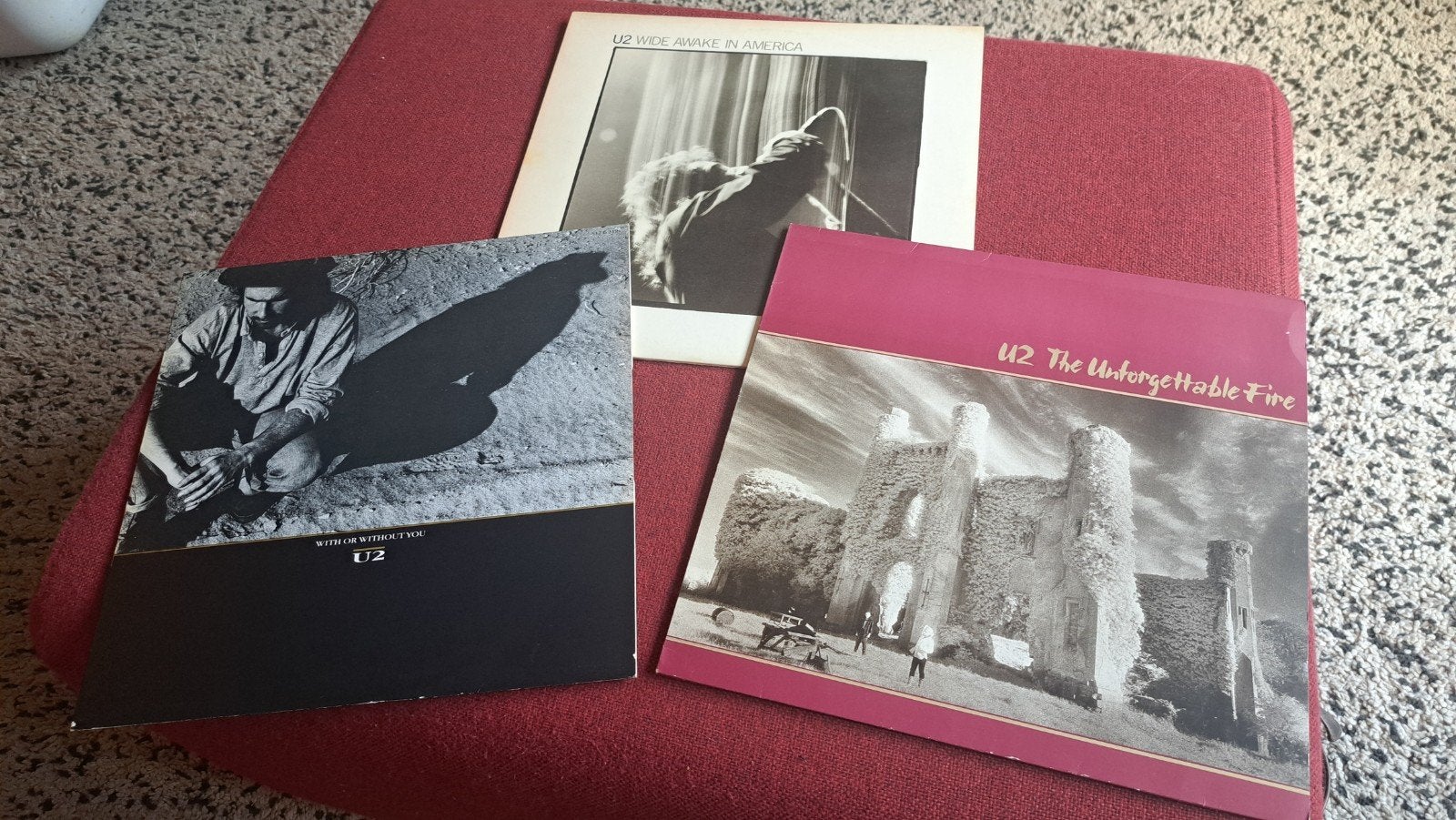 U2 Unforgettable fire Wide awake in America With or without, Ophalen of Verzenden