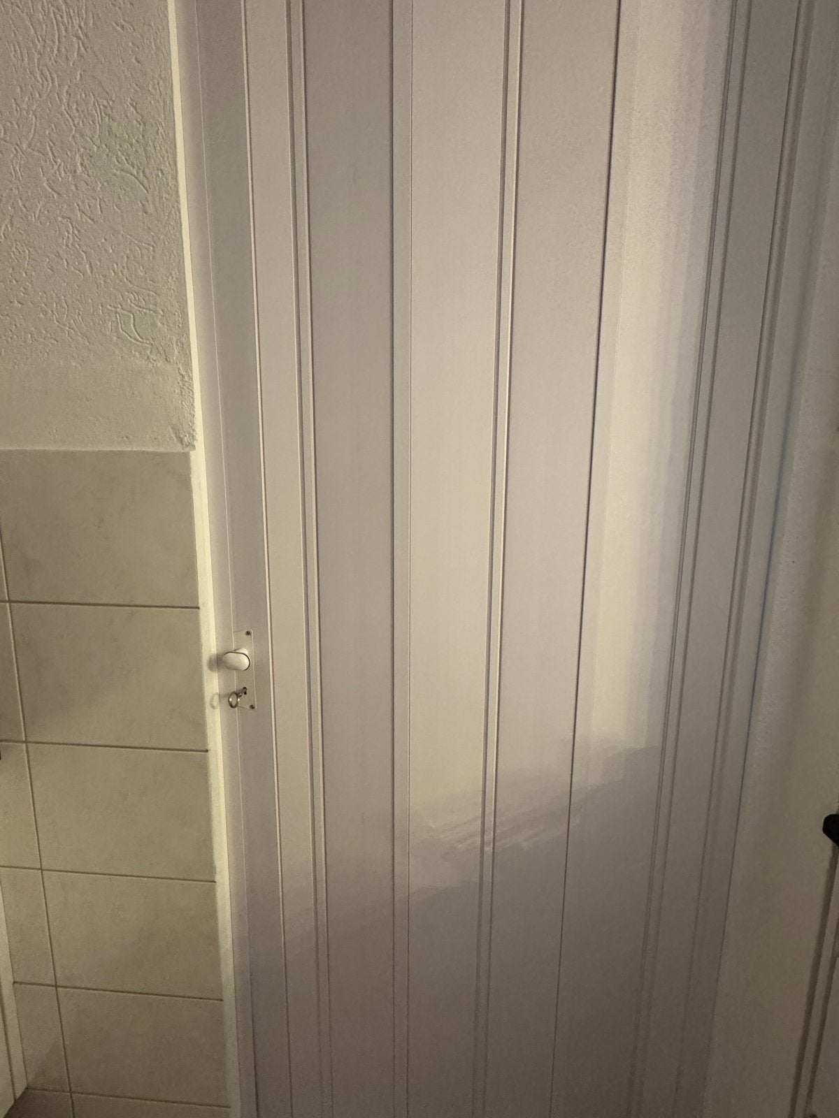 Witte kunststof vouwdeur met slot, Ophalen, Kunststof, Gebruikt, Minder dan 80 cm