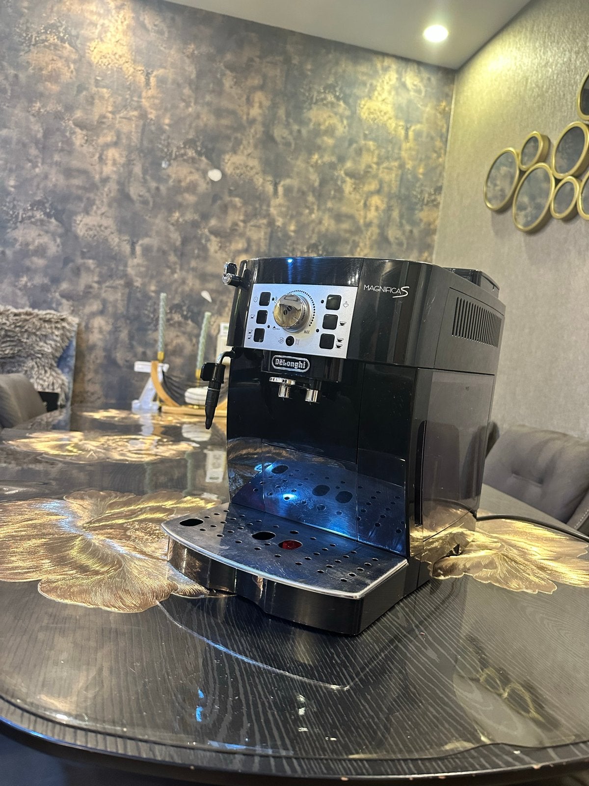 De'Longhi Magnifica S volautomatische espressomachine, Witgoed en Apparatuur, Afneembaar waterreservoir, Gebruikt, Espresso apparaat