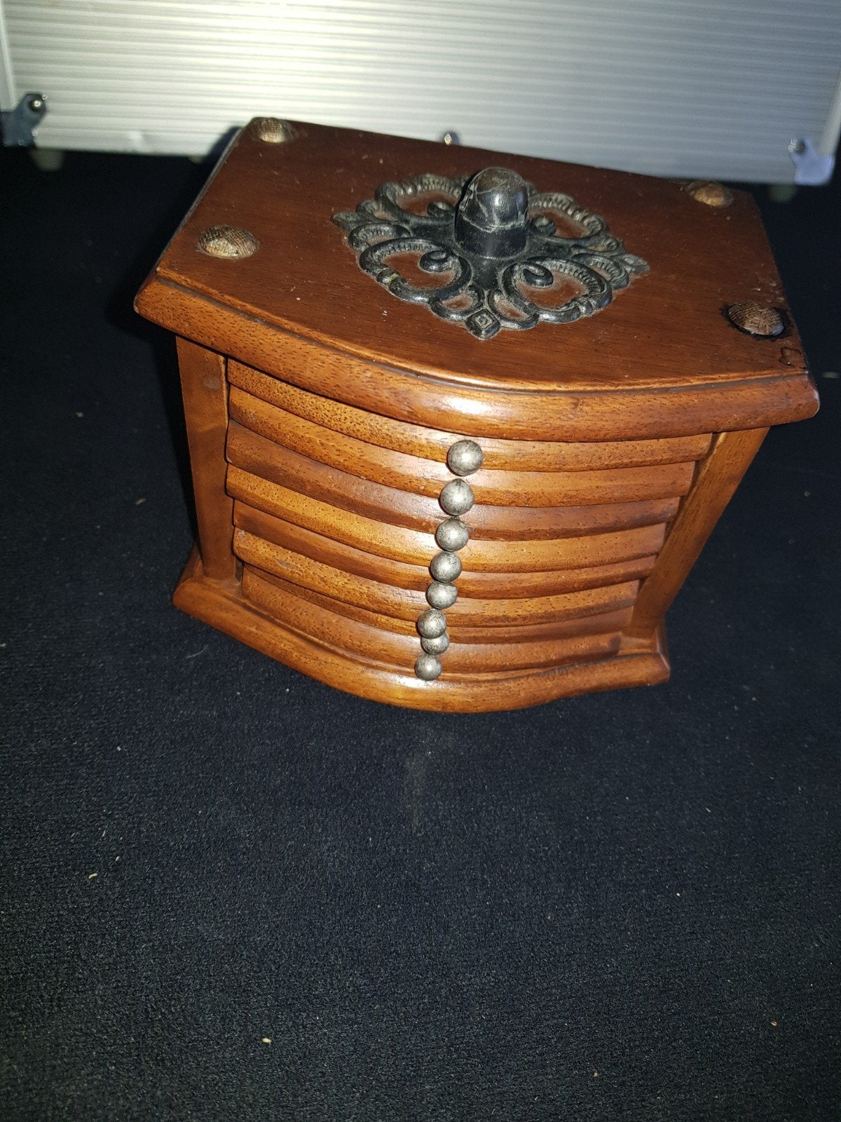 Vintage houten onderzetters met houder, Huis en Inrichting, Ophalen of Verzenden, Gebruikt, Glas of Kopje