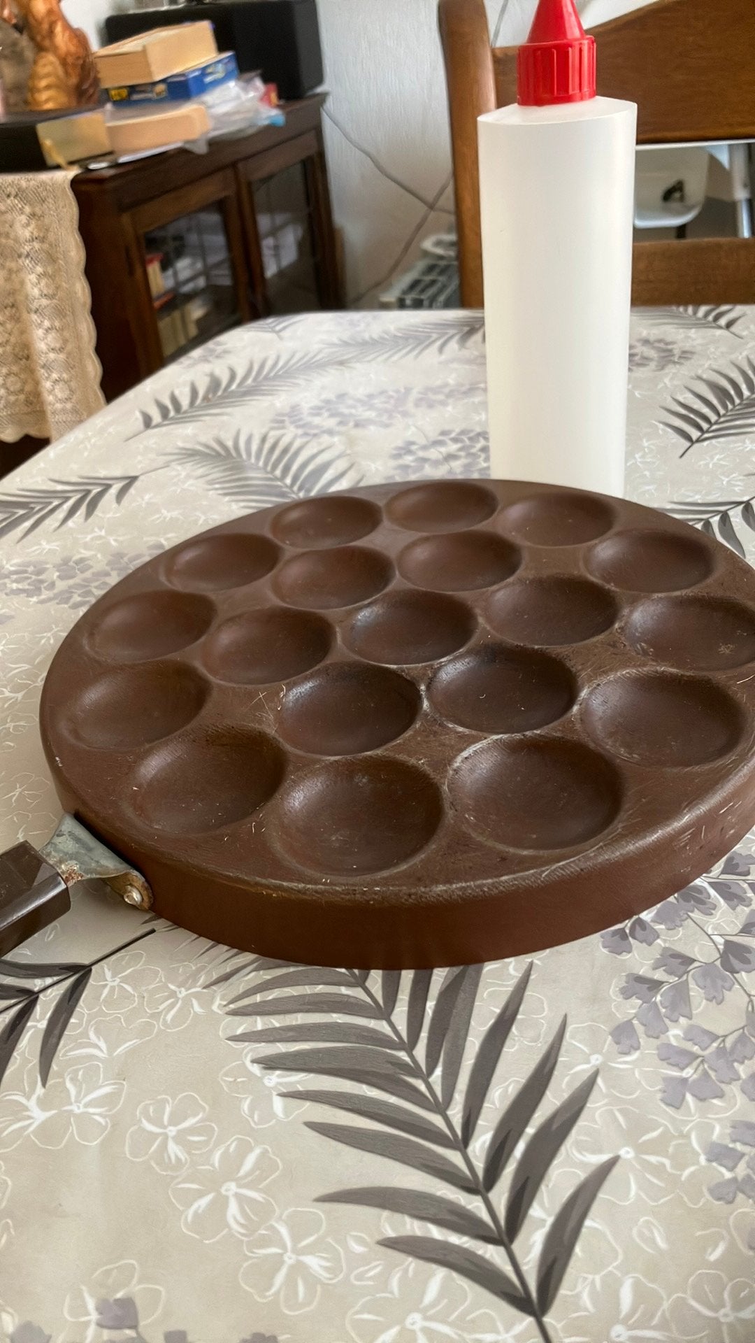 Poffertjes pan met fles om deeg in de gaten te doen, Ophalen of Verzenden, Gebruikt, Rvs, Koekenpan