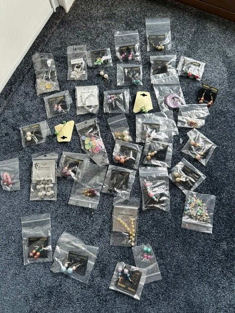 Partij Oorbellen 36 Stuks, Sieraden, Tassen en Uiterlijk, Oorbellen, Overige materialen, Overige kleuren, Nieuw, Ophalen of Verzenden