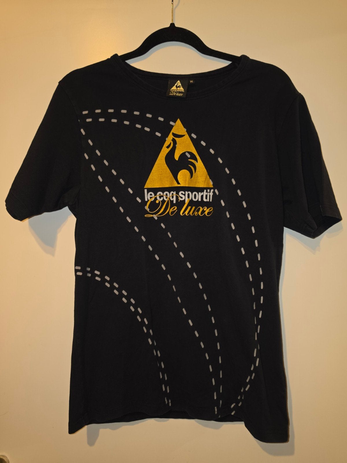 Le Coq Sportif Deluxe T-shirt Maat M Zwart, Maat 48/50 (M), Ophalen of Verzenden, Gedragen, Le Coq Sportif