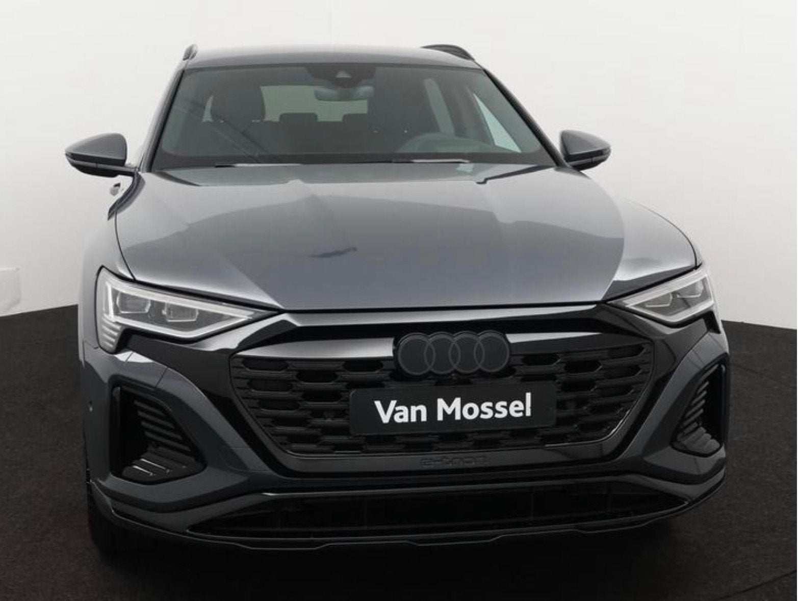 Audi Q8 e-tron 50 Quattro 95kWh 340pk 2024 Grijs, Automaat, 131 €/maand, 1800 kg, 95 kWh