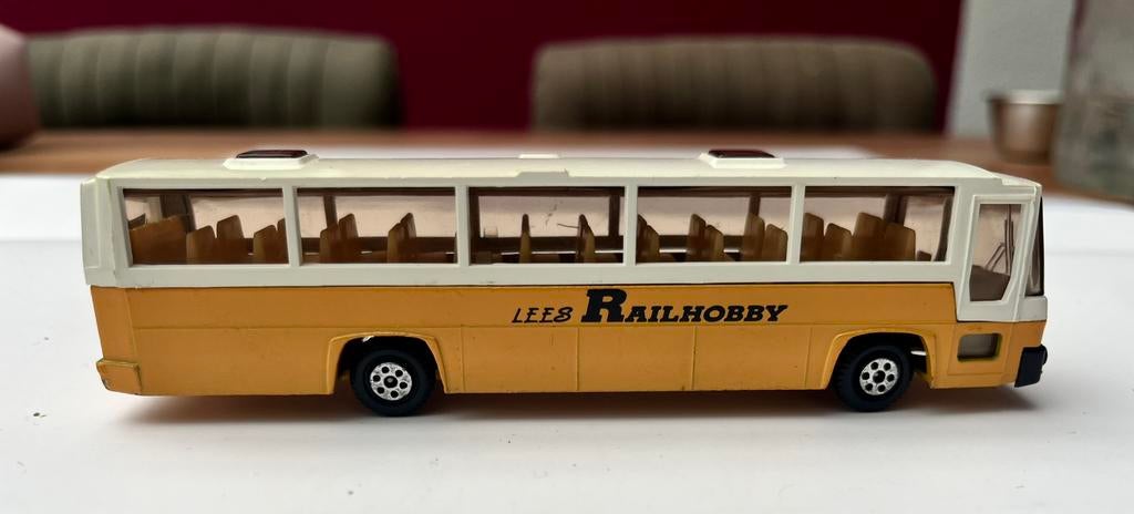 H0 bus ESFI Holland Jonckheere Bermuda – Lees Railhobby 1:87, Hobby en Vrije tijd, Modeltreinen | H0, Overige merken, Gebruikt