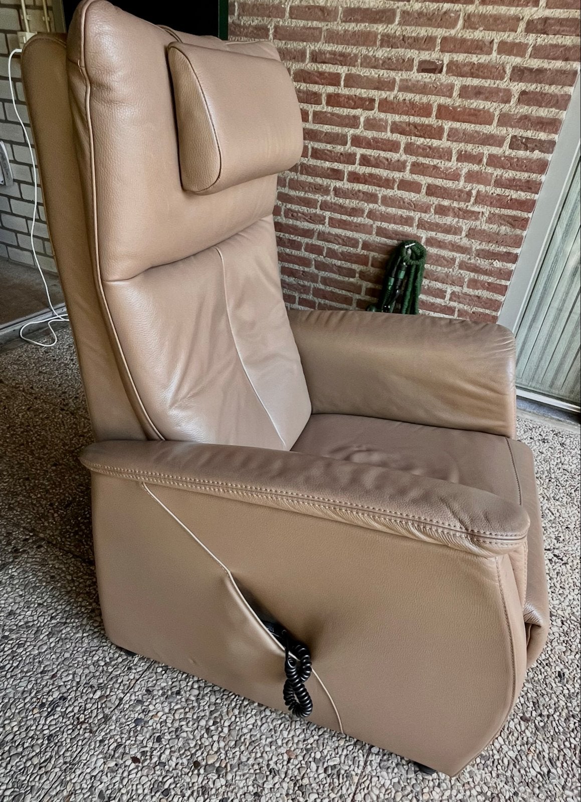 Als nieuw! Prominent lederen sta-op stoel, Huis en Inrichting, Ophalen, Overige kleuren, Leer, Zo goed als nieuw