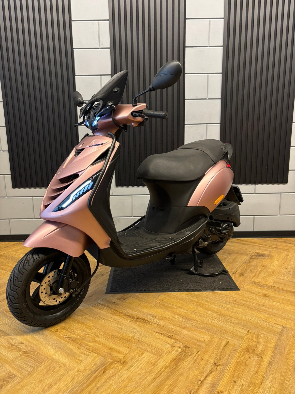 PIAGGIO ZIP 4T 2V SNOR 2017 ROSE GOLD FULL OPTION, Zip, Ophalen of Verzenden, Zo goed als nieuw, Benzine