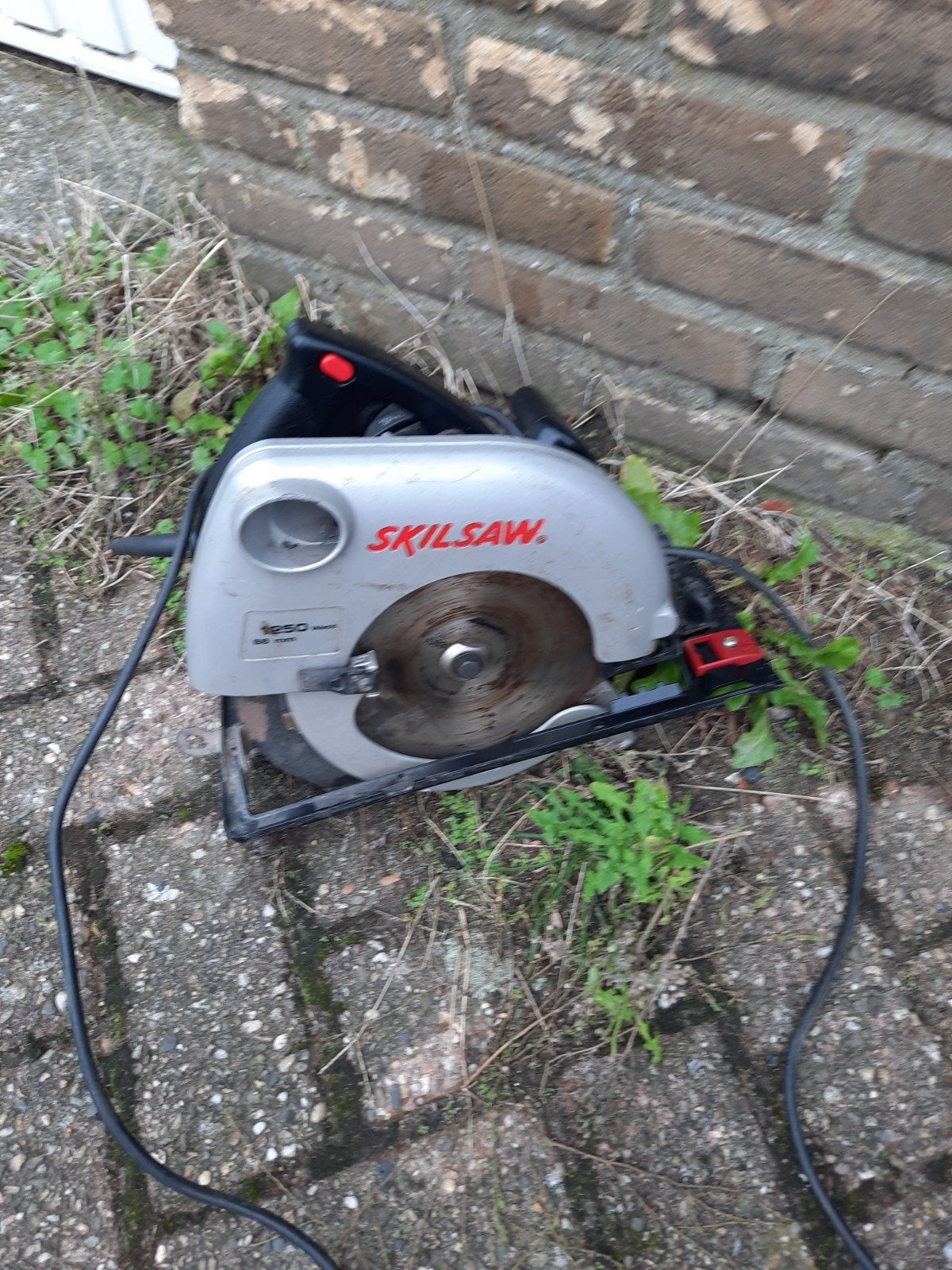 Skil cirkelzaag skil saw 5266 1250W
Met zaagblad, Doe-het-zelf en Verbouw, Ophalen of Verzenden, 1200 watt of meer, Cirkelzaag