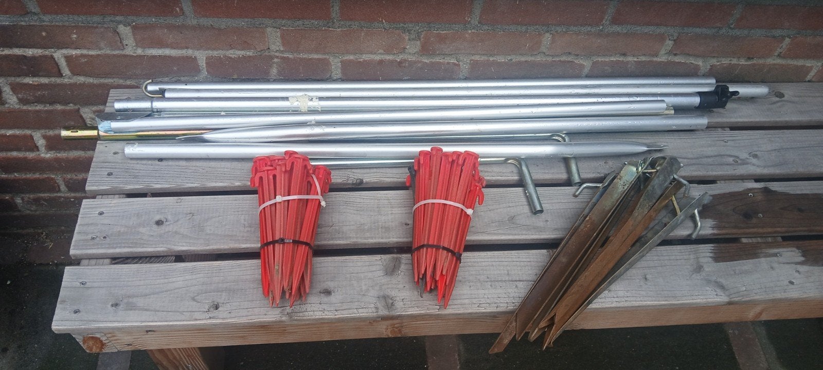 haringen en restje tentstokken stokken, Ophalen, Gebruikt