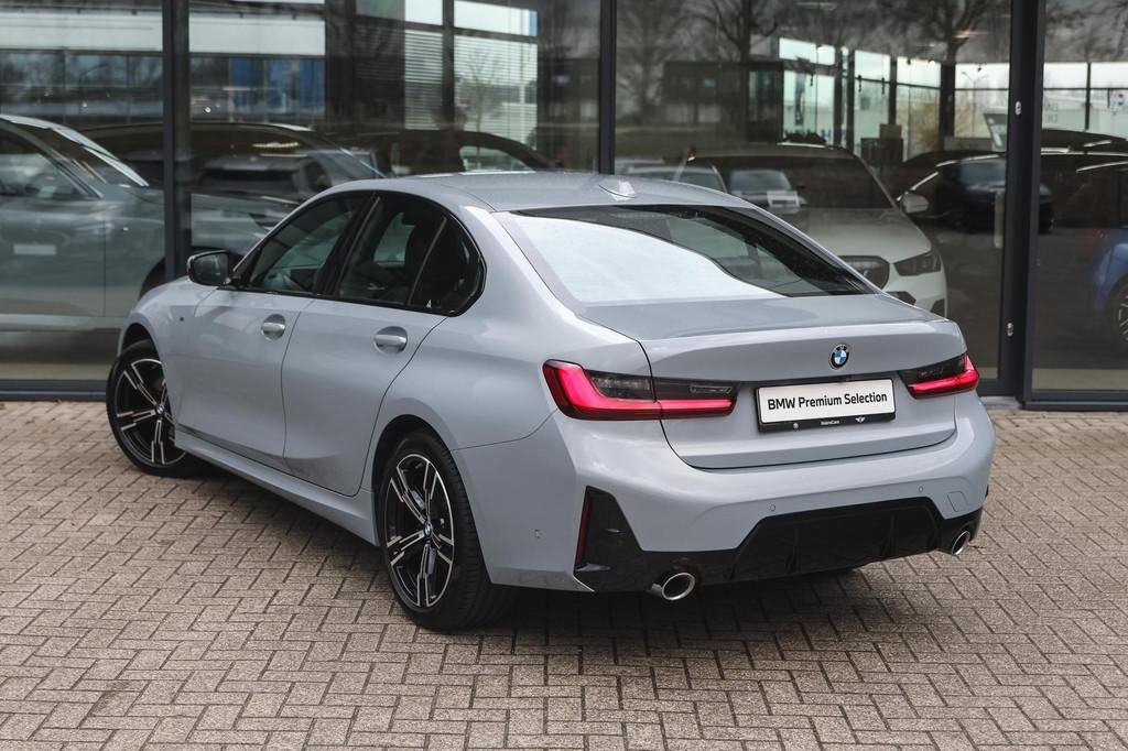 BMW 3 Serie 318i M Sport Automaat / Sportstoelen / Parking A, 1998 cc, Achterwielaandrijving, Gebruikt, Met garantie (alle)