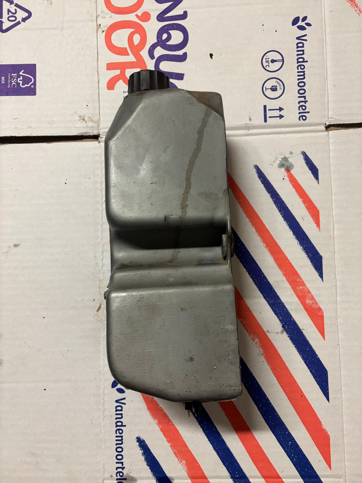 Olietank voor honda hm 50 en vent 50, Fietsen en Brommers, Ophalen of Verzenden, Gebruikt, Uitlaat