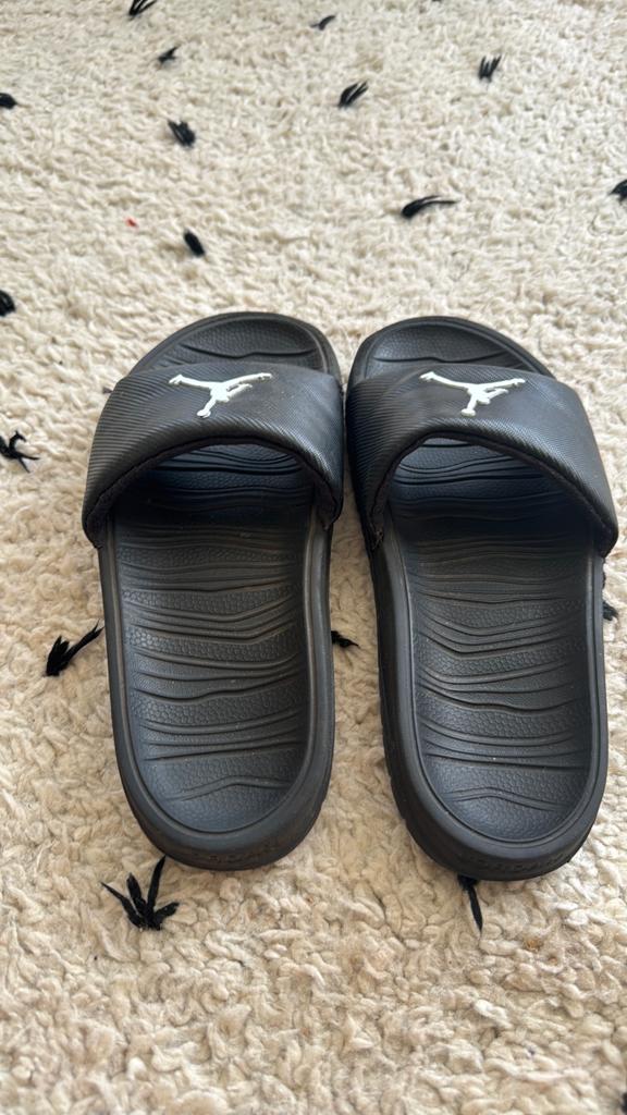 Jordan Slippers Maat 37.5 - Gedragen, Kleding | Heren, Schoenen, Ophalen, Gedragen, Zwart, Slippers