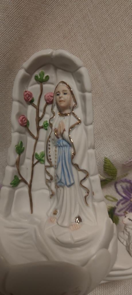 12,24 Prachtig wijwatervaatje O.L. Vrouw van Lourdes- pors., Verzamelen, Ophalen of Verzenden, Zo goed als nieuw, Beeld(je), Christendom | Katholiek