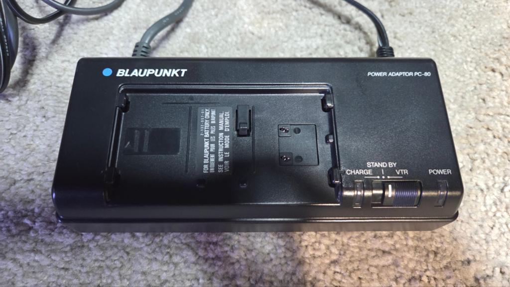 Blaupunkt Acculader PC-80 voor Video8 Camera's, Audio, Tv en Foto, Videocamera's Analoog, Ophalen of Verzenden, 8mm