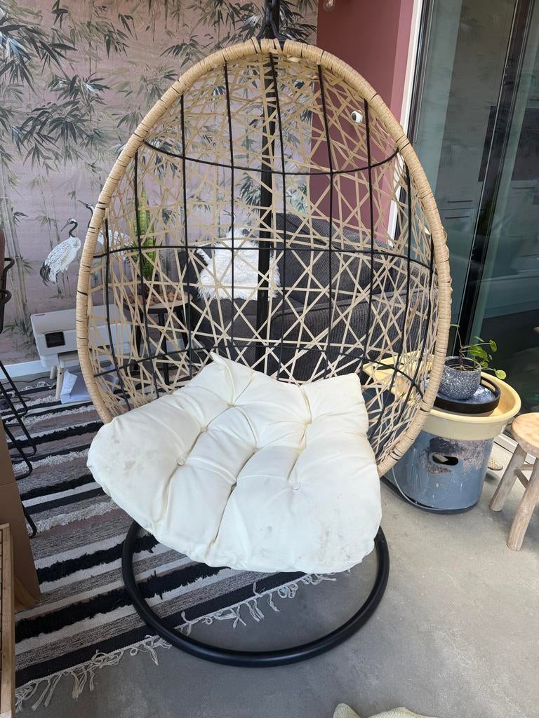 Comfortabele Hangstoel met Standaard - Perfect voor Binnen/B, Ophalen, Gebruikt, Rotan