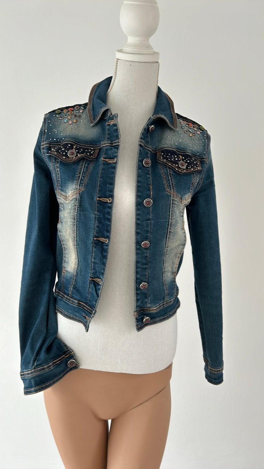 Spijkerjasje met studs en borduursel maat S, Ophalen of Verzenden, Zo goed als nieuw, Maat 36 (S), Blauw