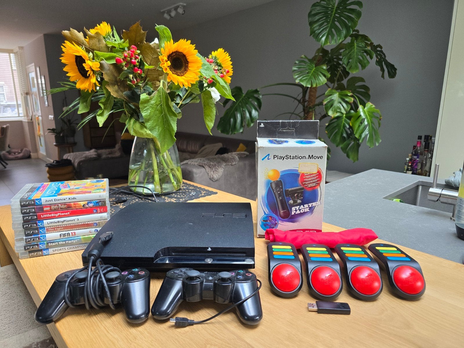Playstation 3 bundel met 8 games, Buzz en Move set, Ophalen, Met 2 controllers, Slim, Gebruikt