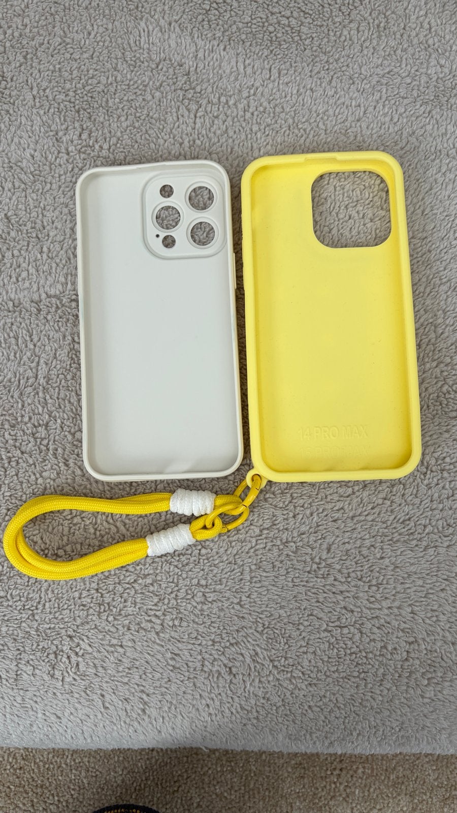 iPhone 15 Pro Max hoesje met koord - Wit/Geel, Met koord, Overige merken, Hoesje of Tasje, Ophalen of Verzenden