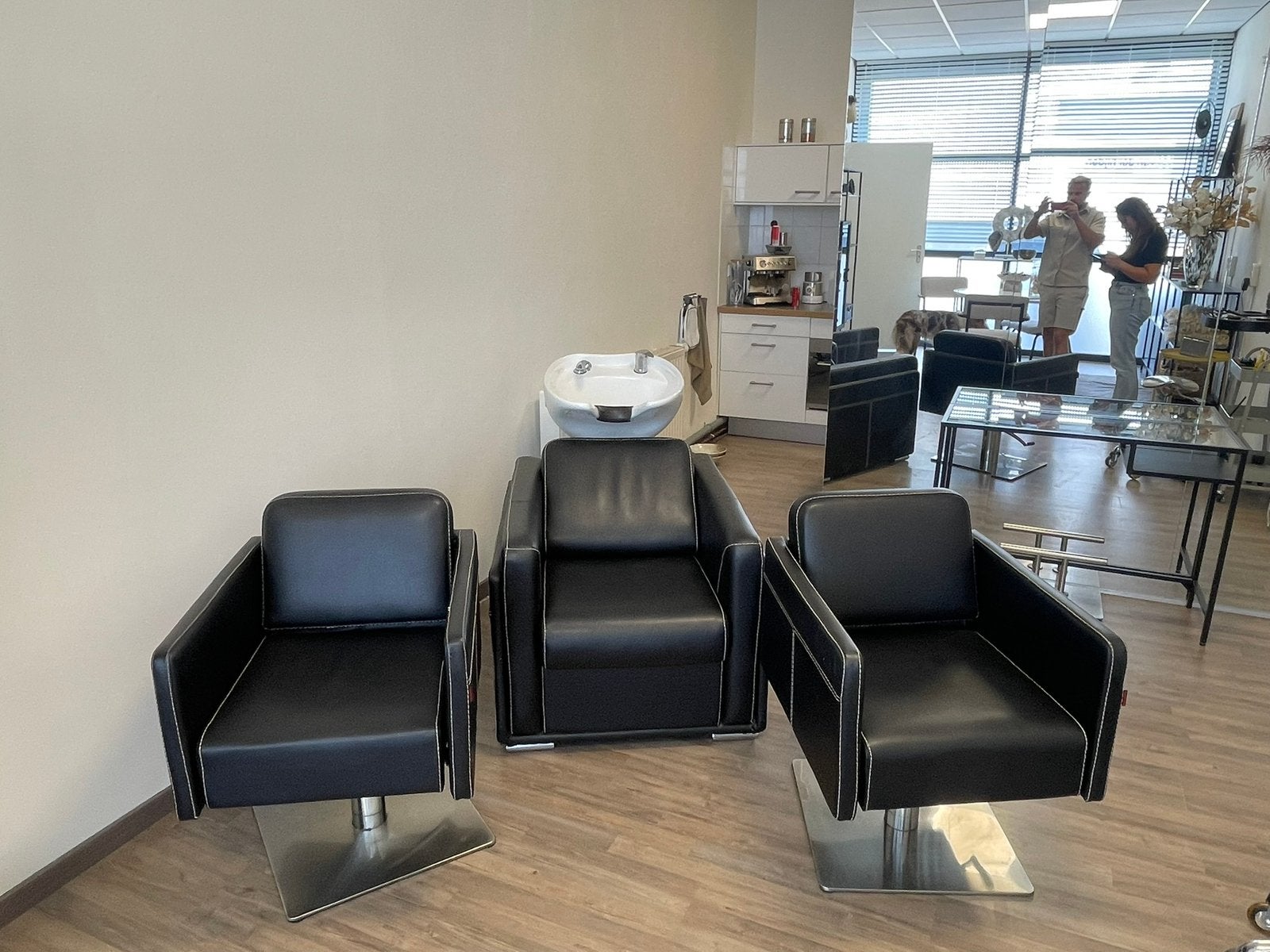 2 kappersstoelen en wasunit complete set, Huis en Inrichting, Stoelen, Ophalen, Gebruikt, Zwart, Leer