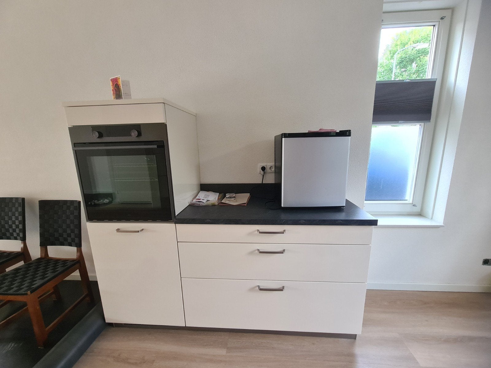 Keukenblok/kastenwand 180 cm + ATAG inbouwoven – zeer netjes, Ophalen, Kunststof, Crème, Hoogglans of Gelakt