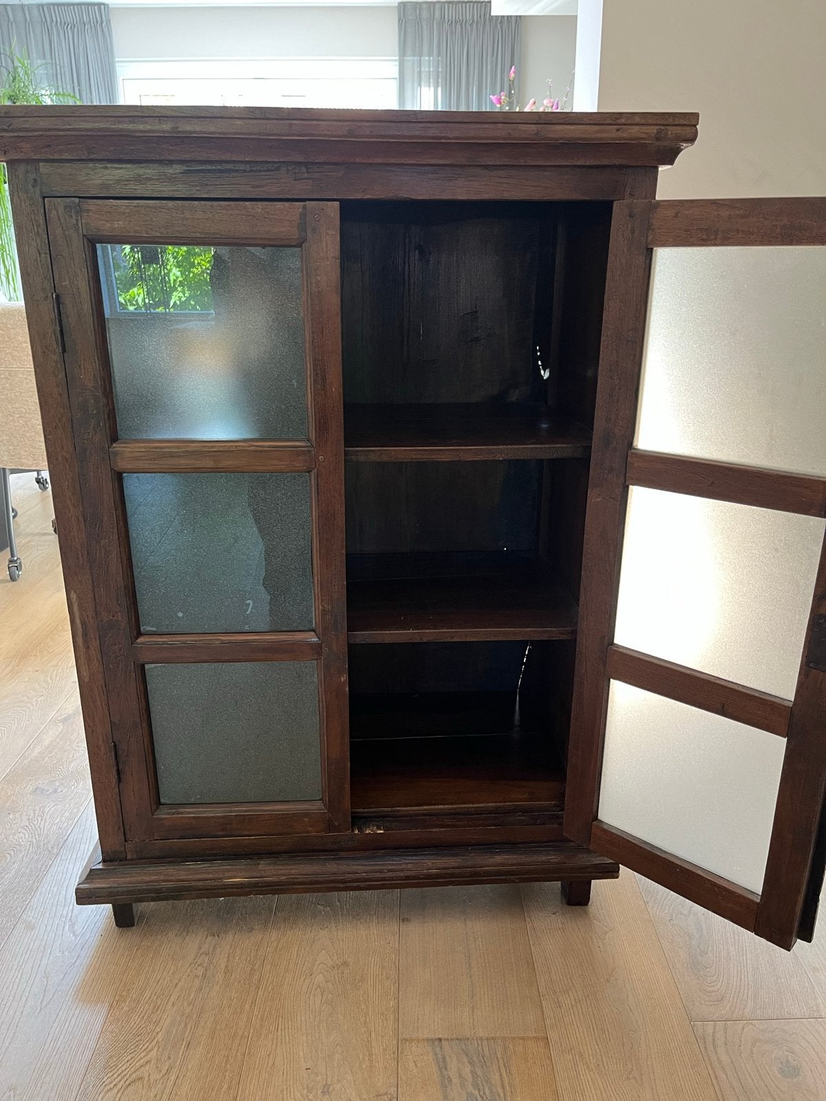 Massief houten kast met glazen deuren, Antiek en Kunst, Antiek | Meubels | Kasten, Ophalen