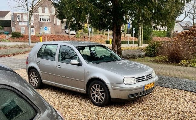 Volkswagen Golf 1.6 77KW 2003 Grijs, Auto's, Voorwielaandrijving, 1145 kg, 4 cilinders, 49 €/maand