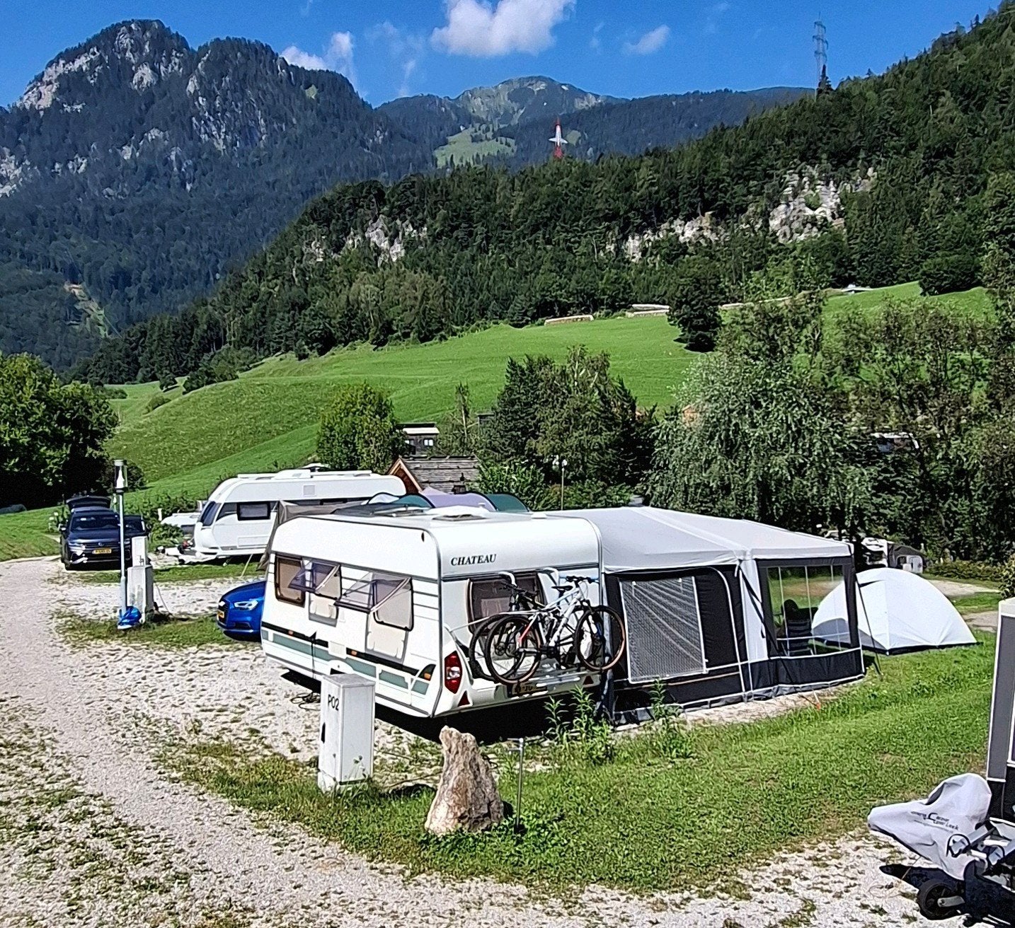 Chateau Calista 450 - Ruime en complete caravan, Chateau, Rondzit, Frans bed, 750 - 1000 kg