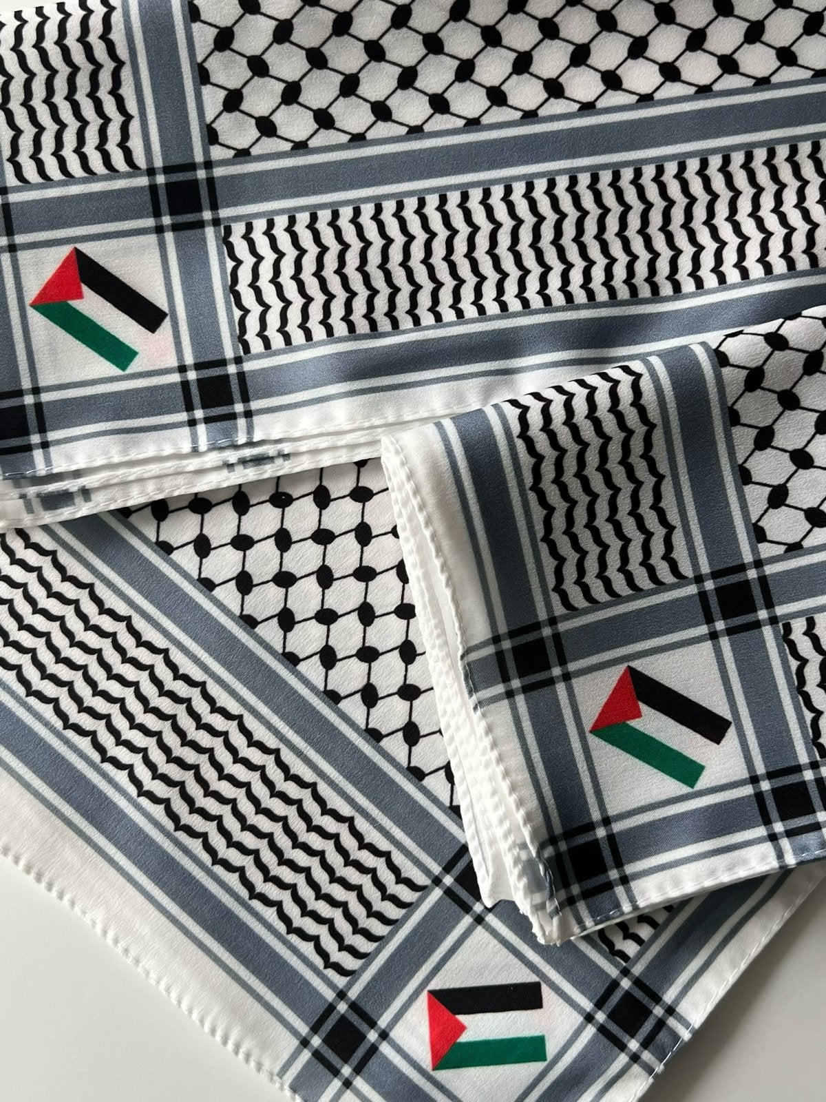 Partij Keffiyeh bandana's met Palestijnse vlag, Kleding | Dames, Mutsen, Sjaals en Handschoenen, Ophalen, Nieuw, Maat 38/40 (M)