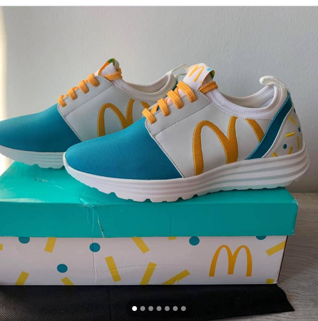 McDonald's Fish and Chips Sneakers Maat 40 - Nieuw, Kleding | Dames, Ophalen of Verzenden, Nieuw, Blauw, Sneakers of Gympen