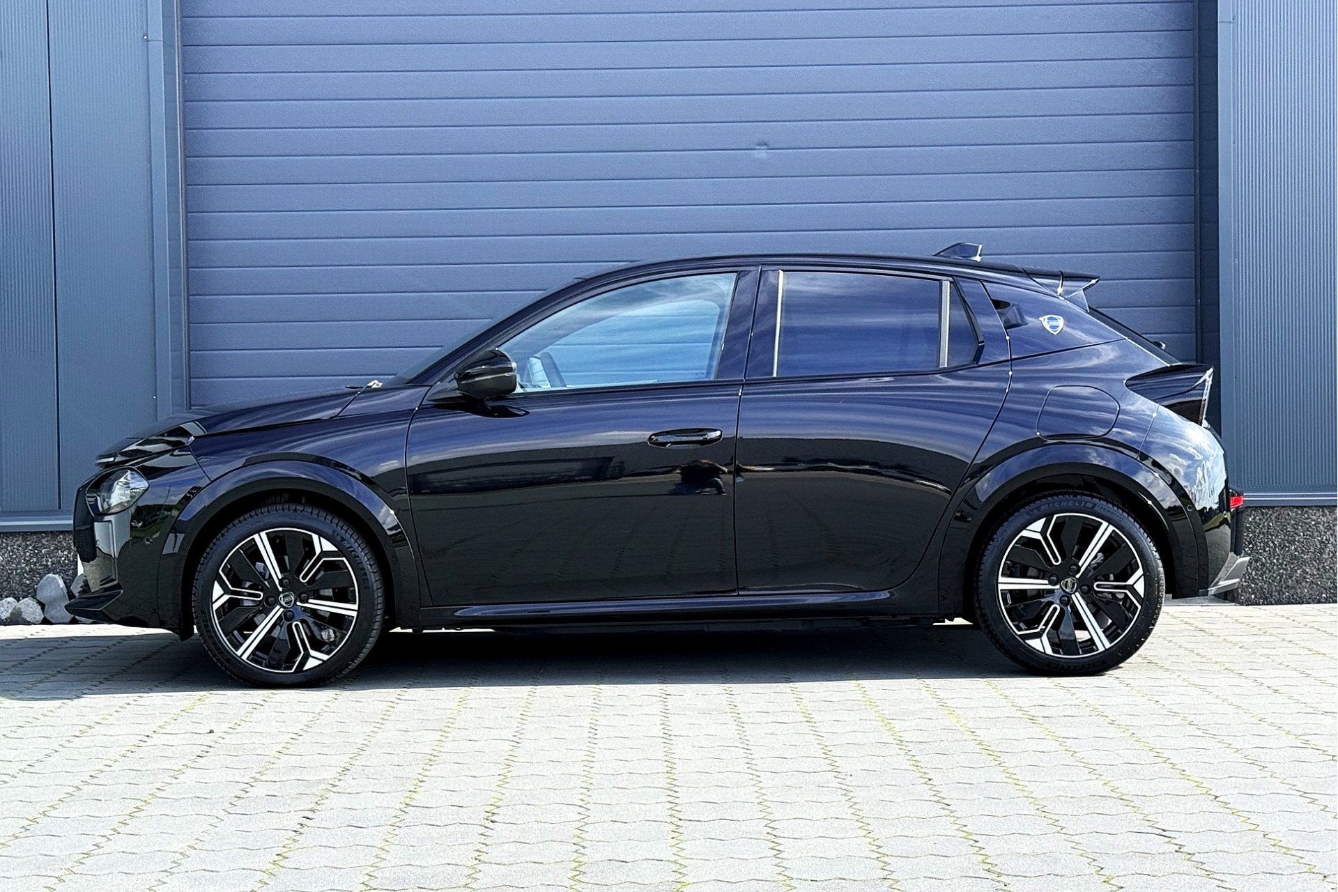 Lancia Ypsilon LX 51 kWh ZEER COMPLEET! NIEUWE AUTO! 10X OP, Auto's, Dealer onderhouden, Gebruikt, 156 pk, Zwart