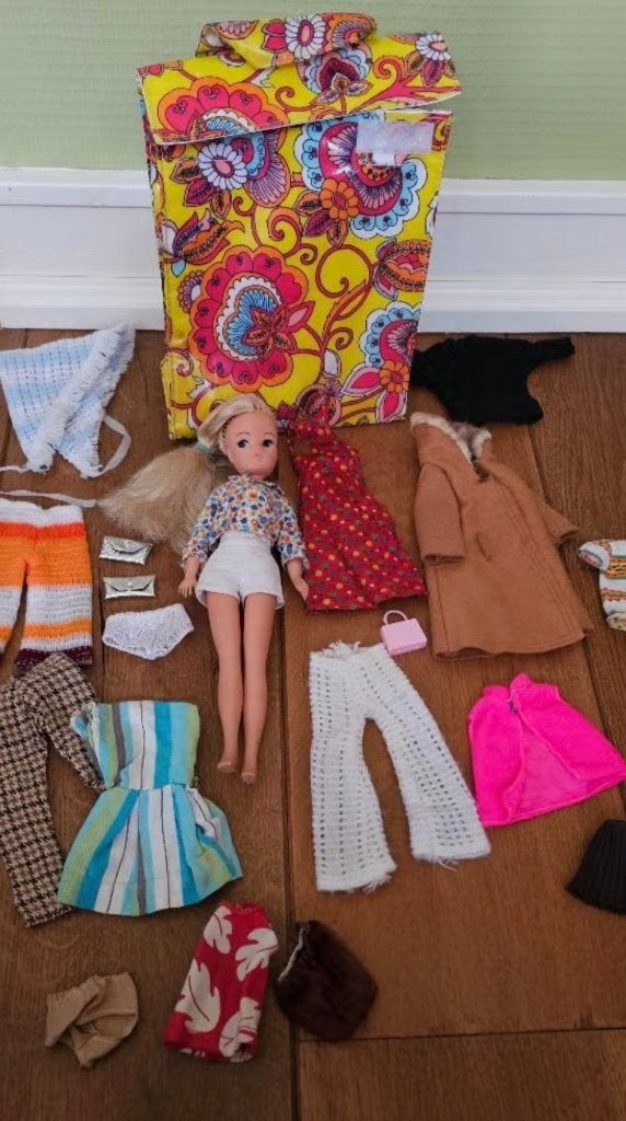 Cindy barbie/ mattel jas/ kleding- vintage, Verzamelen, Ophalen, Gebruikt, Fashion Doll