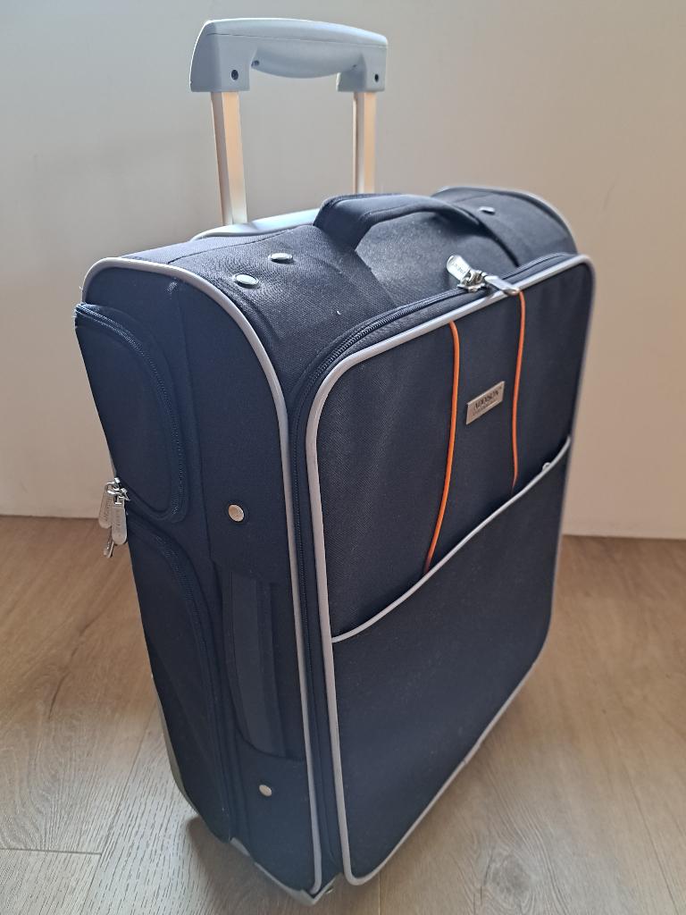 Nieuwe laptopkoffer, Computers en Software, Laptoptassen, Zo goed als nieuw, Trolleytas, 17 inch of meer, Meerdere vakken, Tabletvak